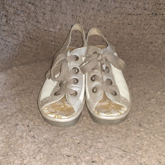 FLY LONDON-Yuta-Cream Leather/Metallic-Lace-Up Wedge-Perforated-Sz 41-Excellent - Picture 3 of 7